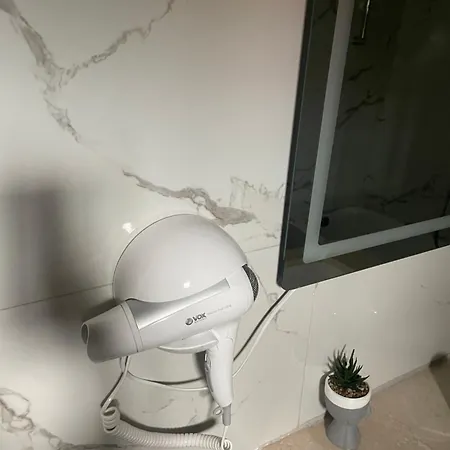 شقة Apis With Private Garden *