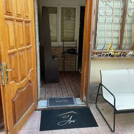 Apis With Private Garden *